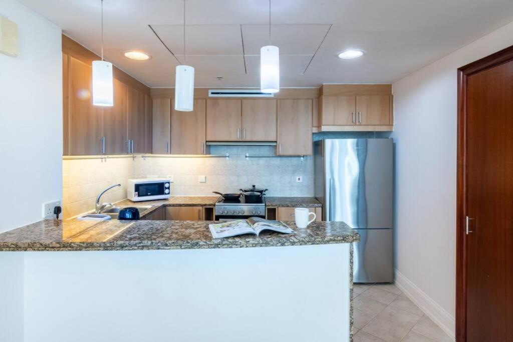 Breathtaking 2br W/180 Degree Views - Marina Apartment *
