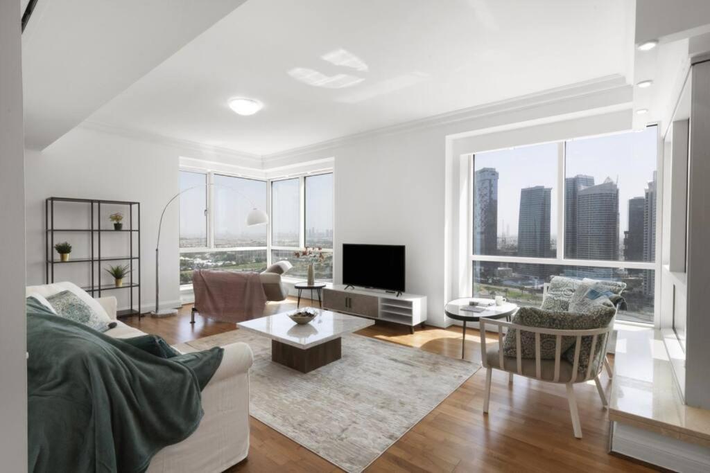 Breathtaking 2br W/180 Degree Views - Marina