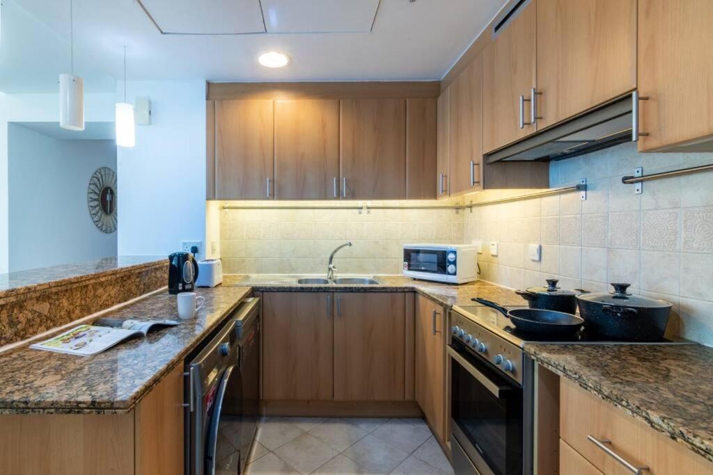 Apartment Breathtaking 2br W/180 Degree Views - Marina Dubai