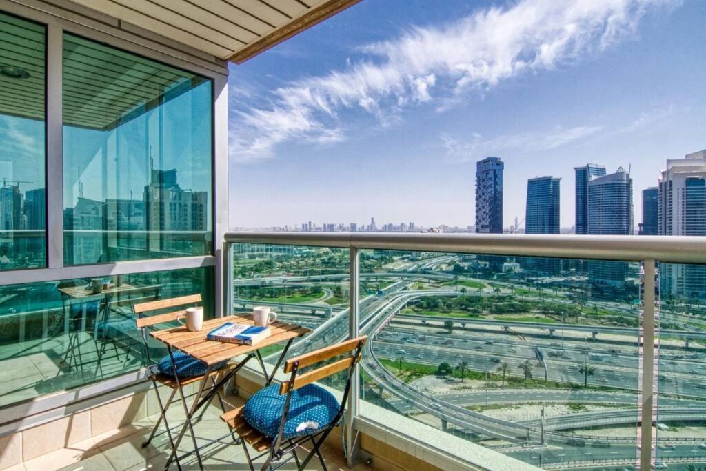 Breathtaking 2br W/180 Degree Views - Marina Apartment