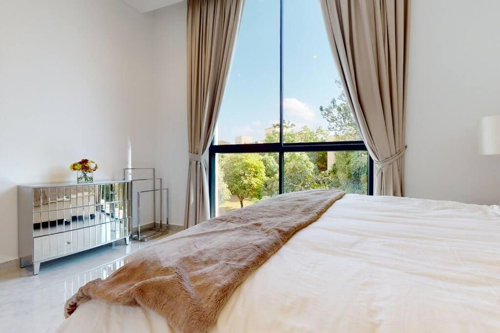 Luxurious 5 Bed - Al Barari Villa