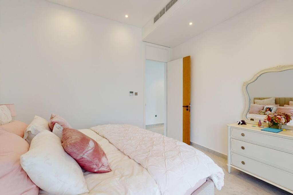 Luxurious 5 Bed - Al Barari Villa Dubai