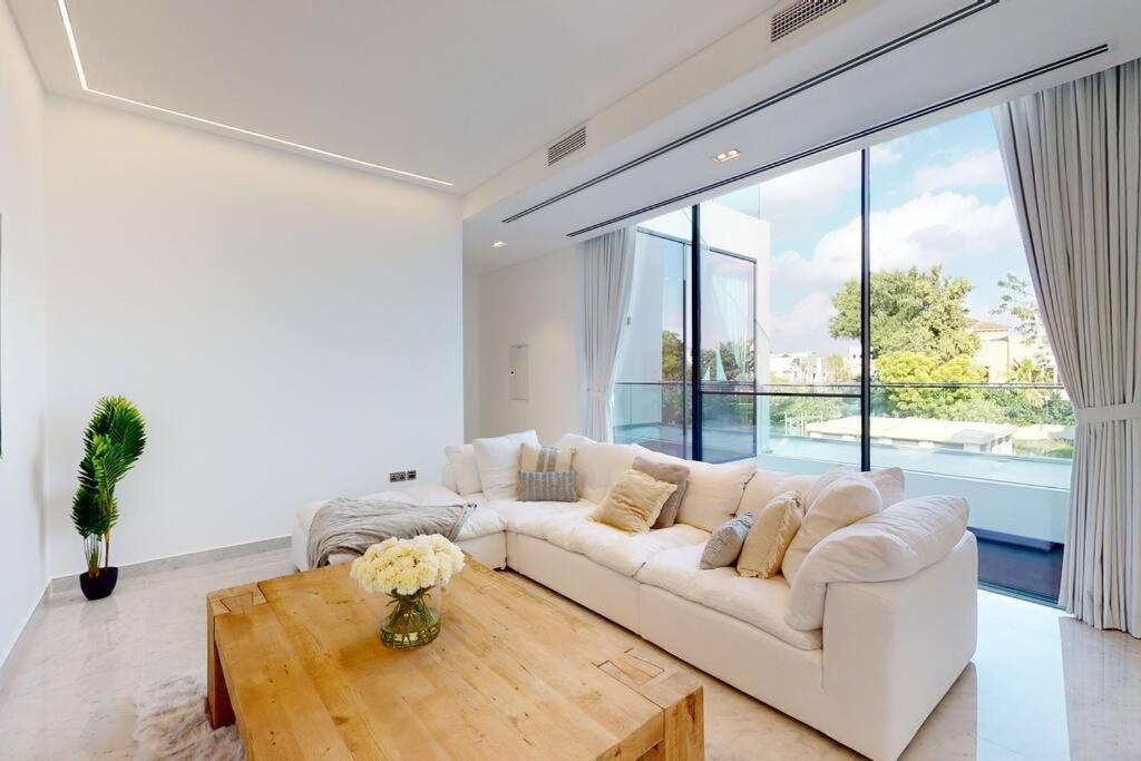 Villa Luxurious 5 Bed - Al Barari Dubai