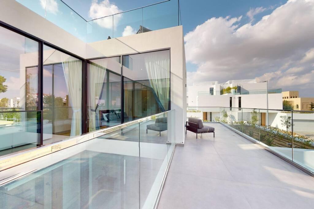 Luxurious 5 Bed - Al Barari Villa *
