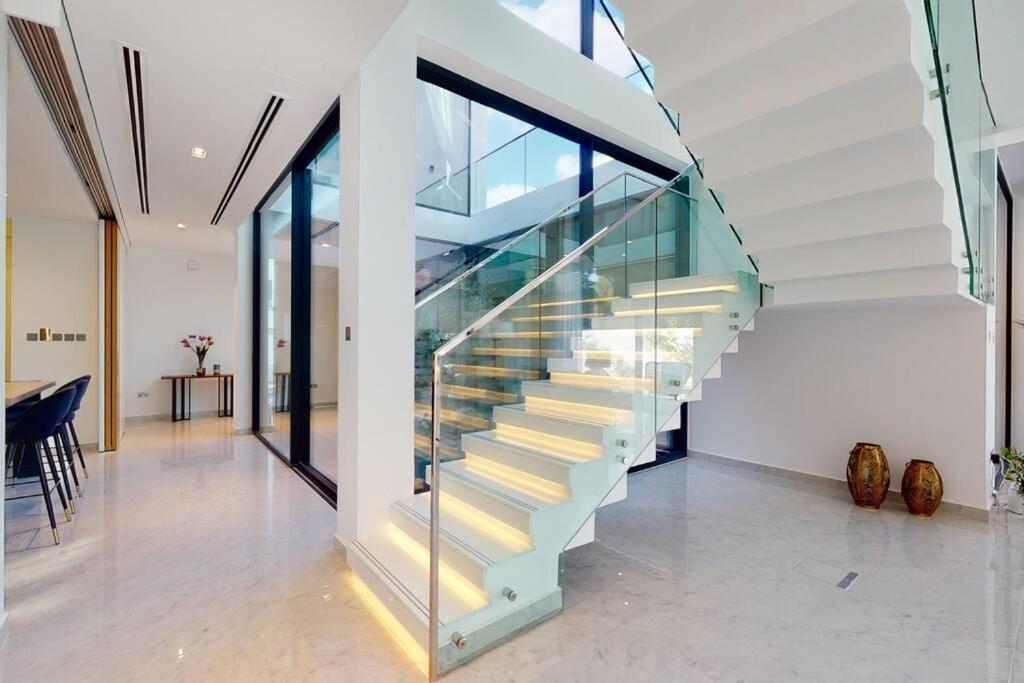 Luxurious 5 Bed - Al Barari Villa Dubai