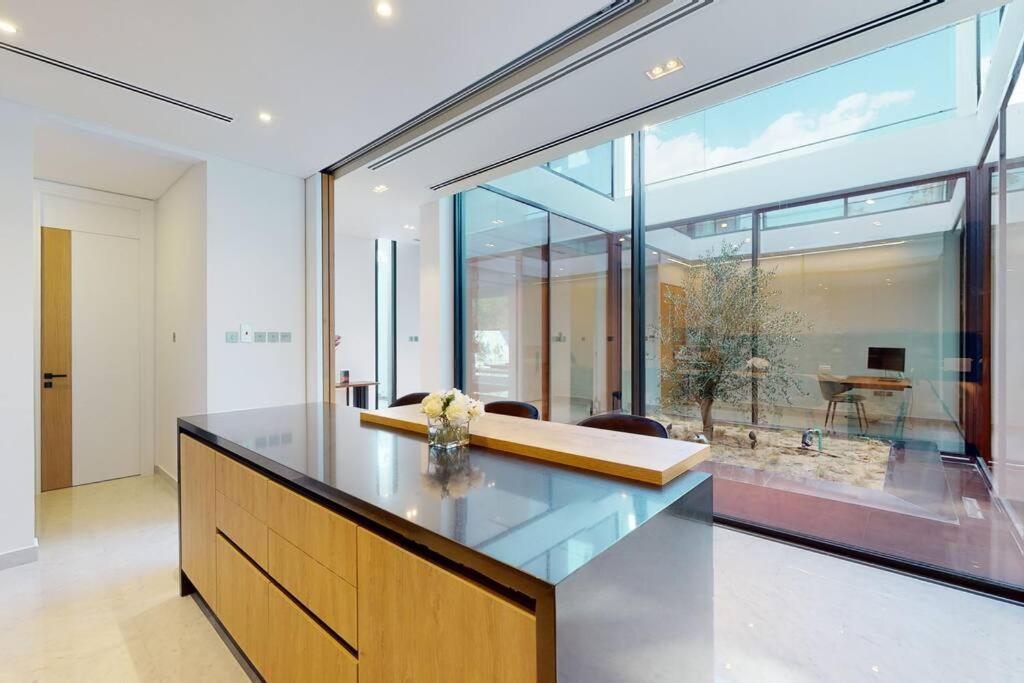 Villa Luxurious 5 Bed - Al Barari *