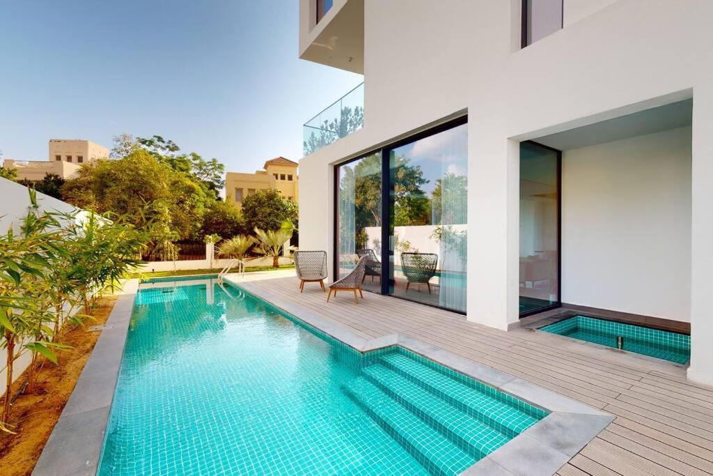 Luxurious 5 Bed - Al Barari Villa *