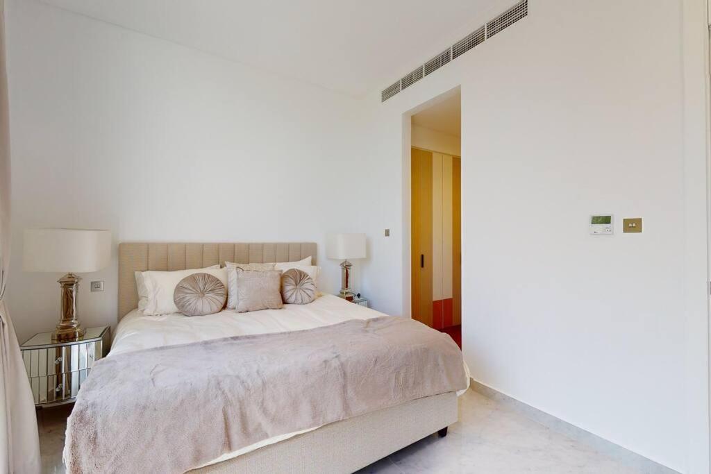 Luxurious 5 Bed - Al Barari * Dubai