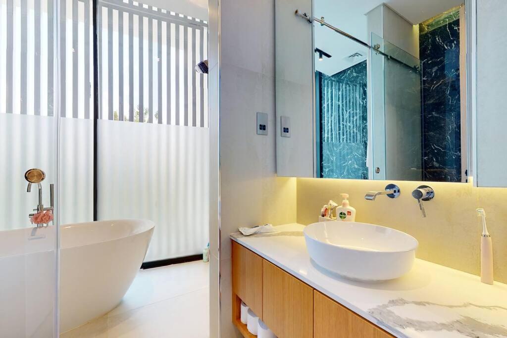Luxurious 5 Bed - Al Barari Villa Dubai