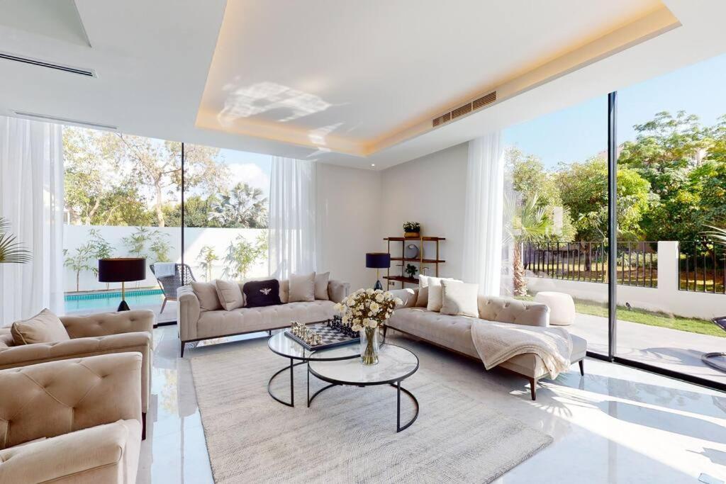 Luxurious 5 Bed - Al Barari Villa