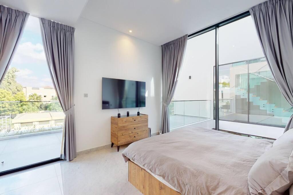 Luxurious 5 Bed - Al Barari Villa *