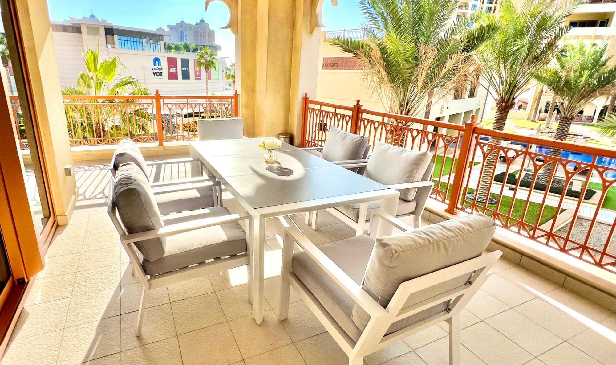 Direct Access To Nakheel Mall At The Heart Of The Palm Daire