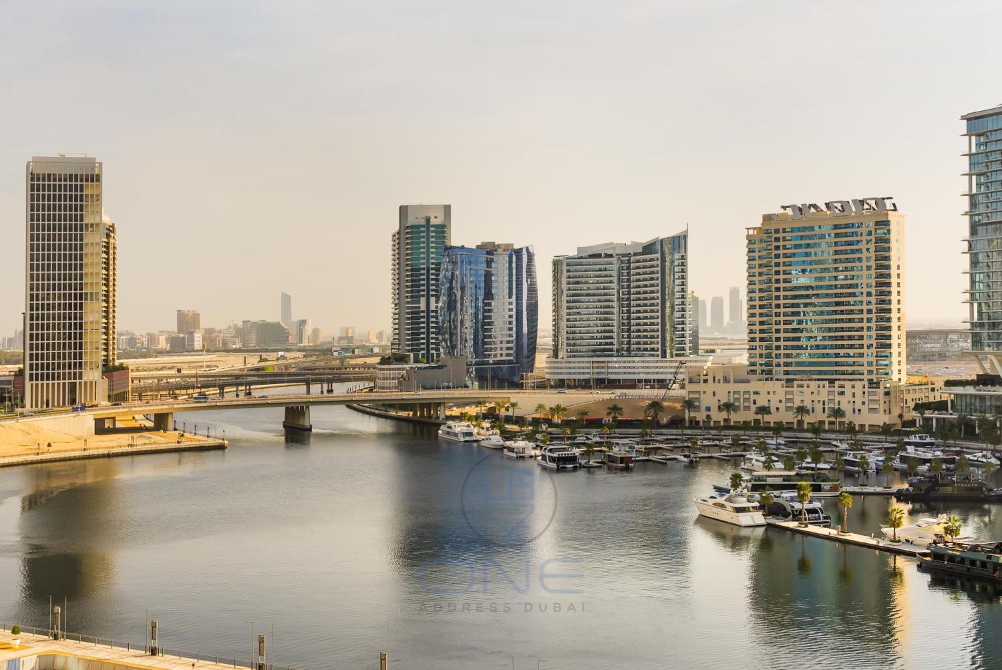 Spacious 2br Near Downtown - Canal View And Large Terrace Dubai