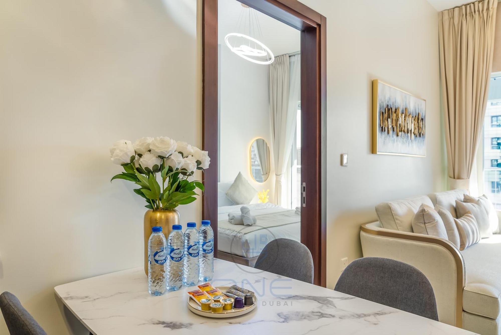 Spacious 2br Near Downtown - Canal View And Large Terrace Dubai