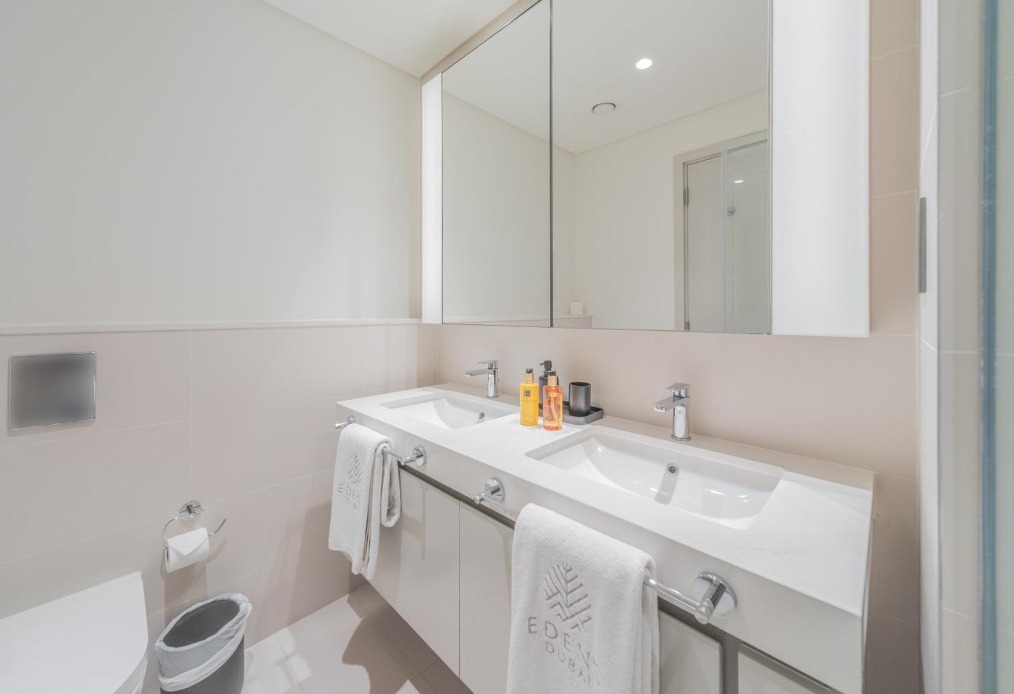 Daire Eden's Homes & - Sunrise Bay Emaar Beachfront *