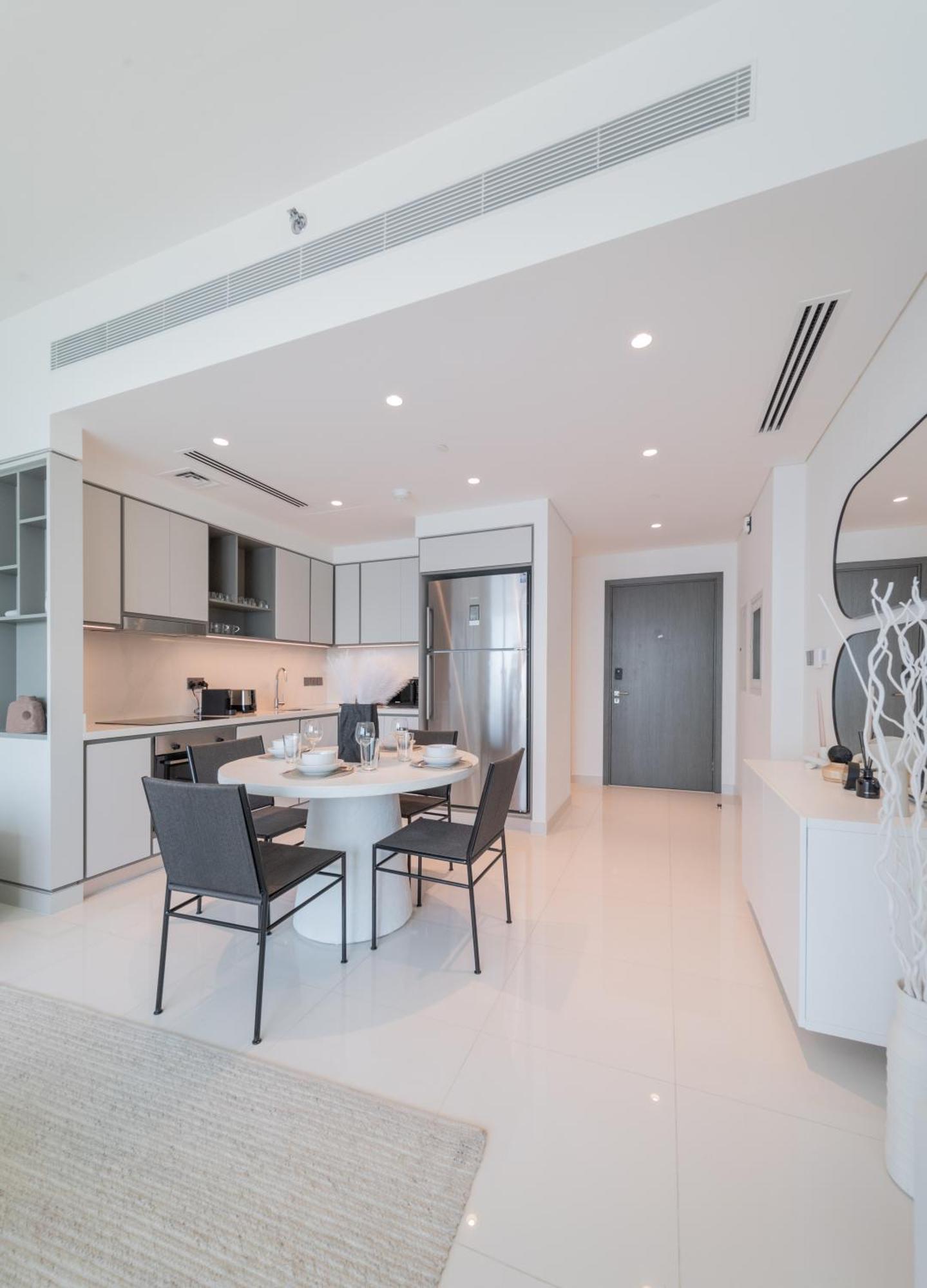 Daire Eden's Homes & - Sunrise Bay Emaar Beachfront *