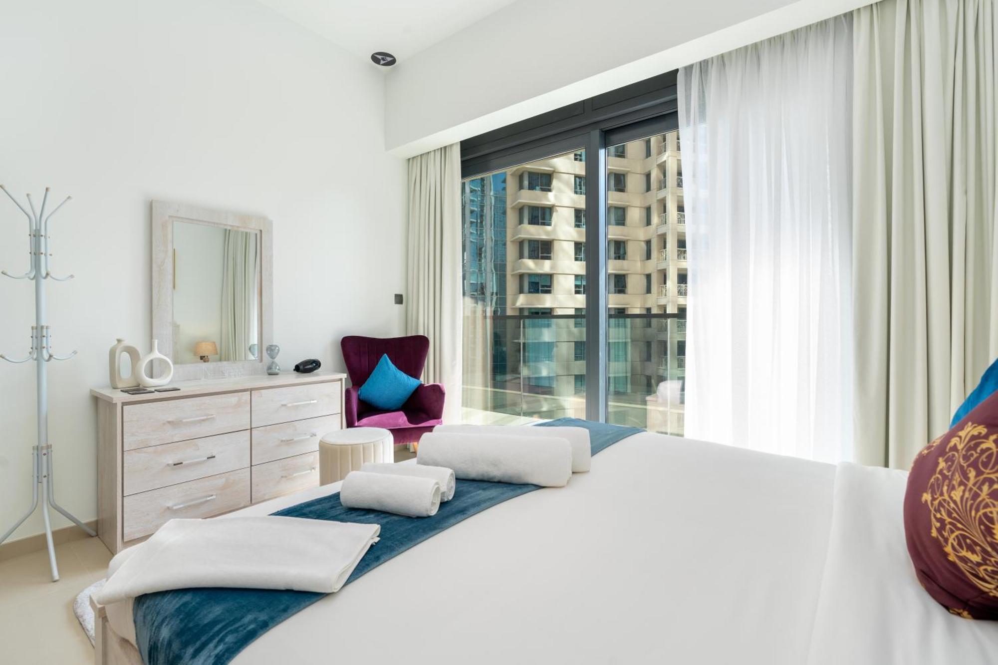 Apartment Downtown 1br In Act Towers Near Burj Khalifa Dubai