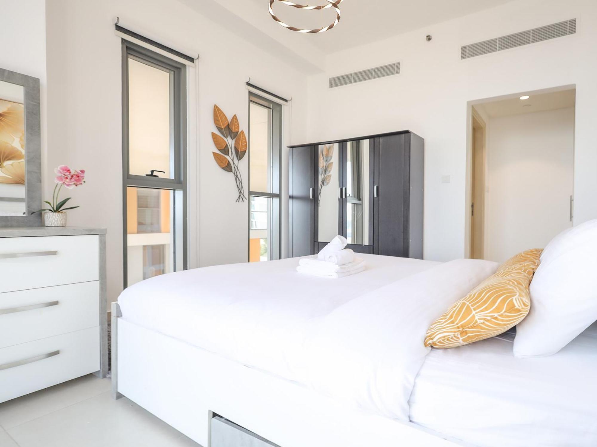 Elite Lux Homes - Modern 1br Amenities In Production Apartment Dubai