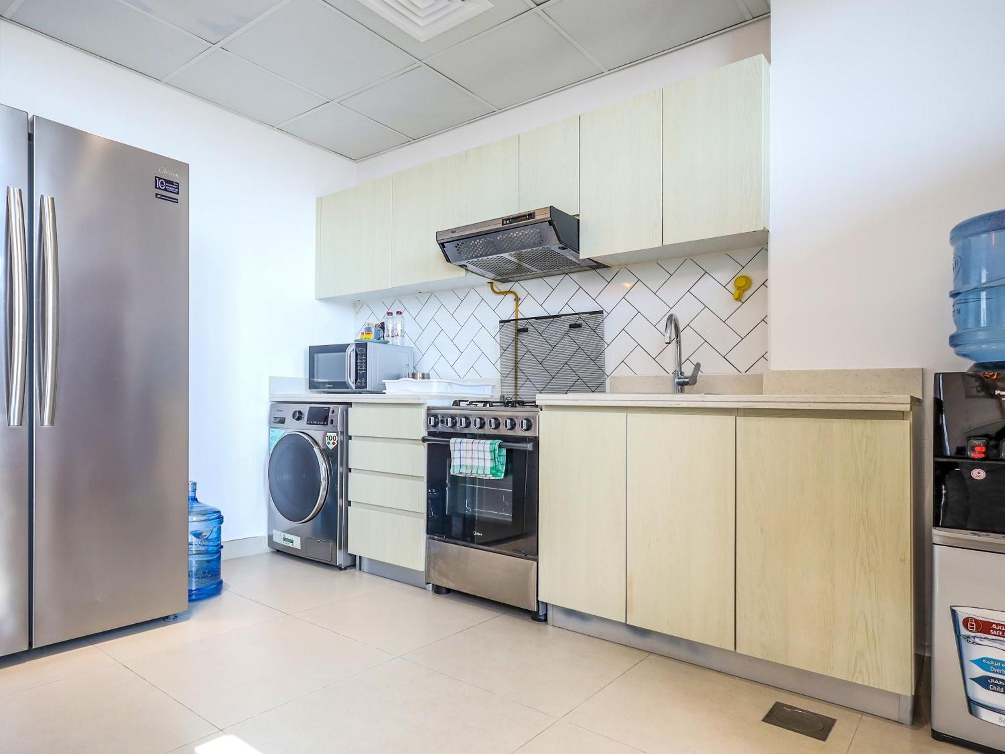 Elite Lux Homes - Modern 1br Amenities In Production Apartment Dubai