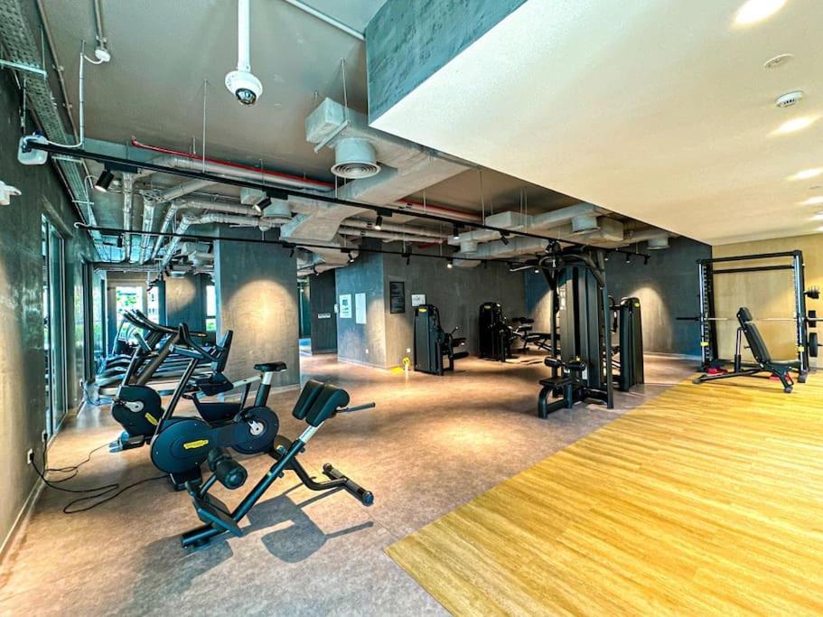 Apartment Higuests - Dream Vacation In La Rive 1 Dubai