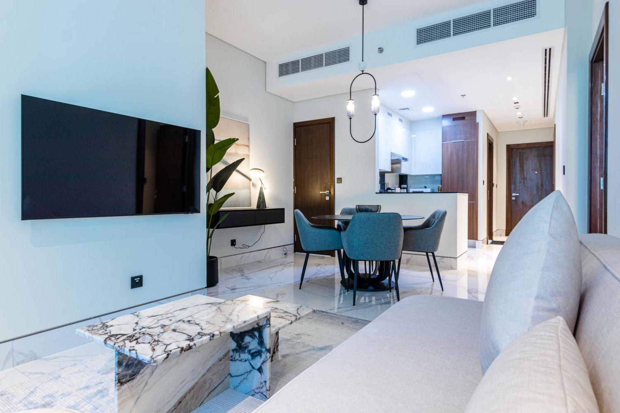 Homesgetaway - Contemporary 1 Bedroom In J One Apartment