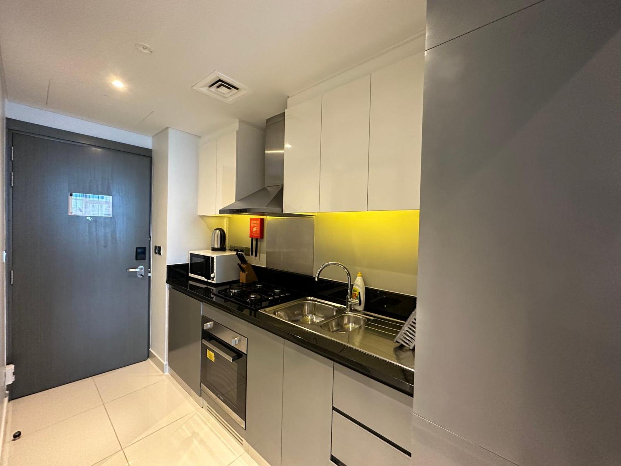 Business Bay Modern With A Canal View At Damac Maison Prive 1616 Apartment