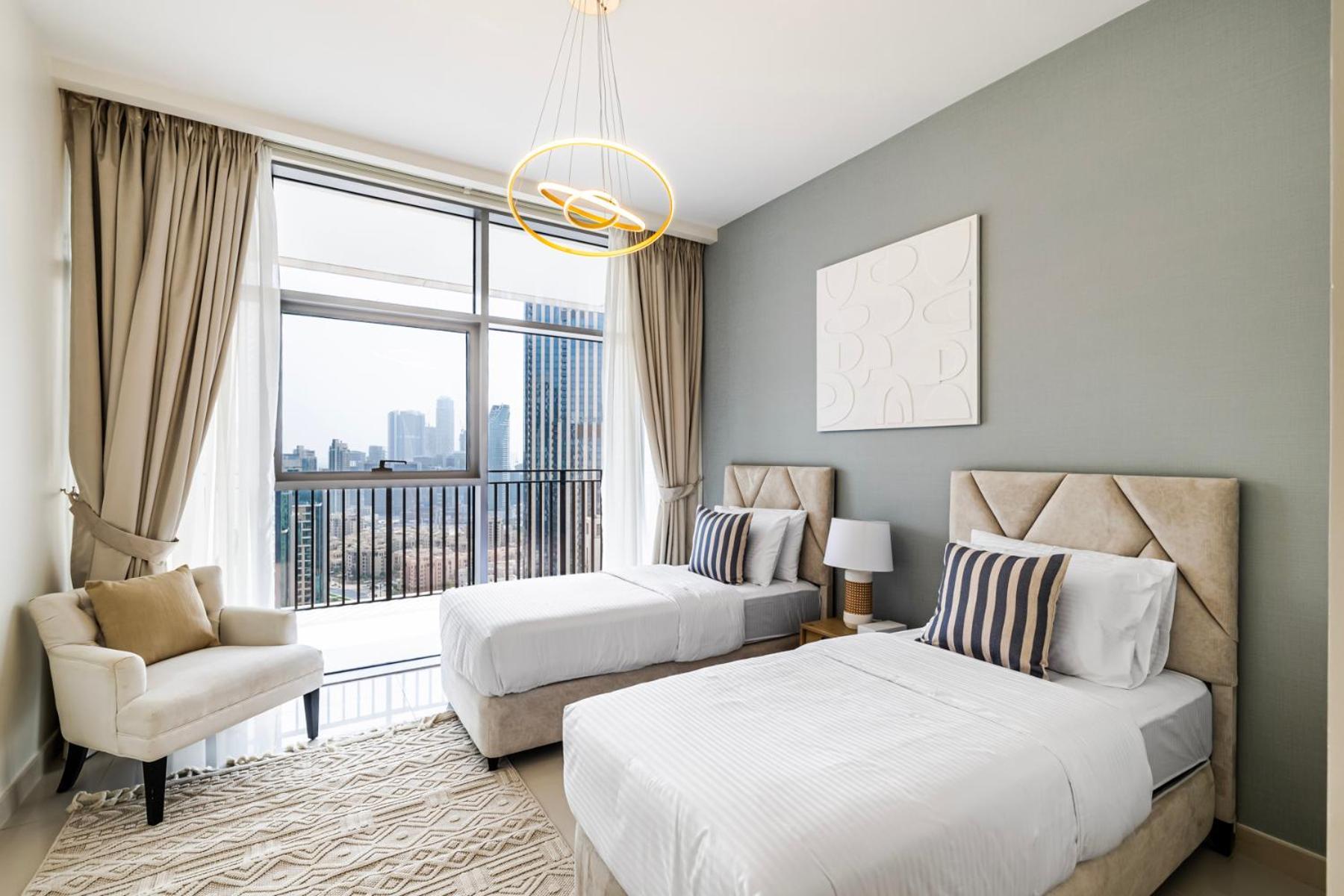 Nox Spacious 3br In Boulevard Crescent Tower Summer Apartment Dubai