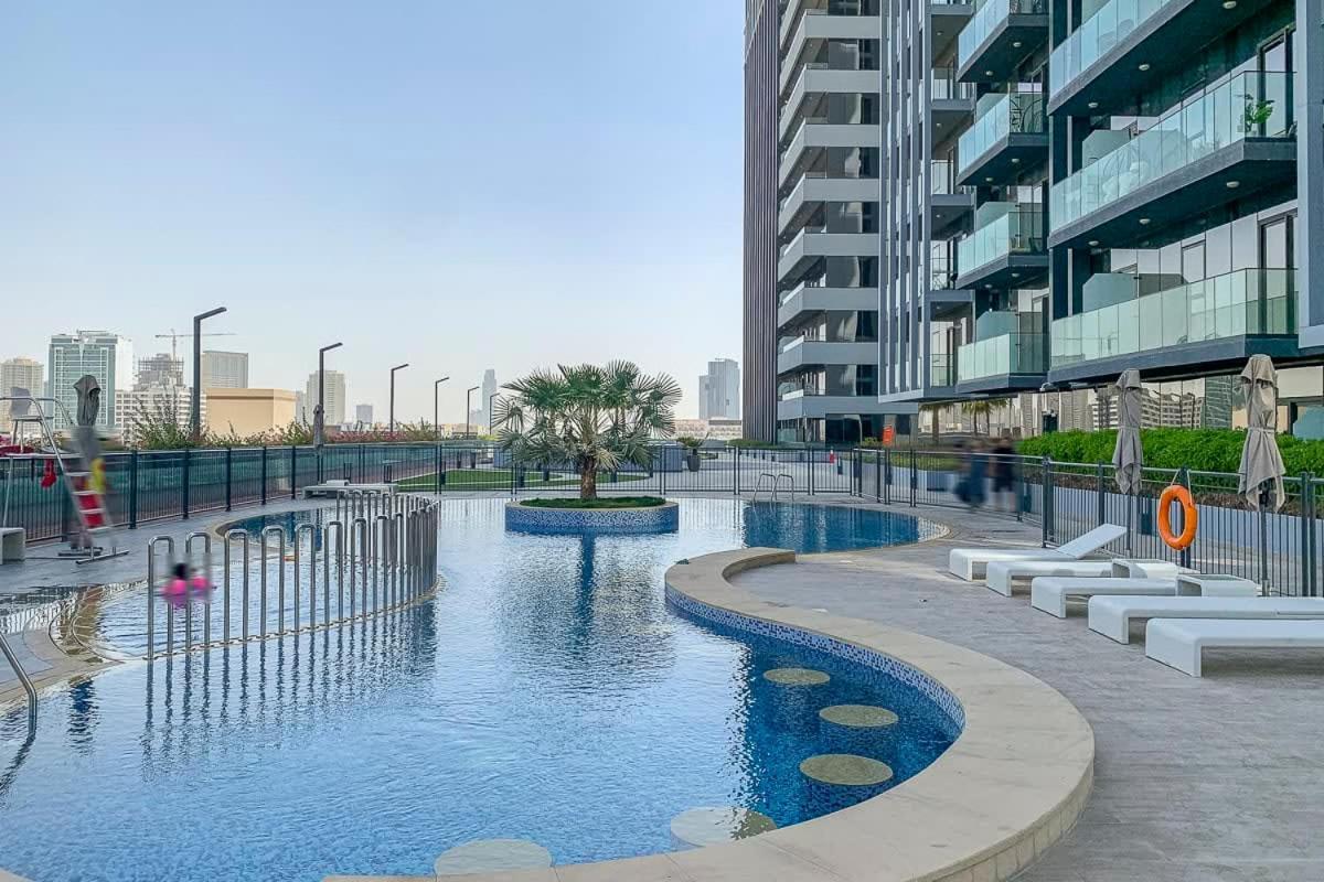 Frank Porter - Bloom Tower Apartment Dubai