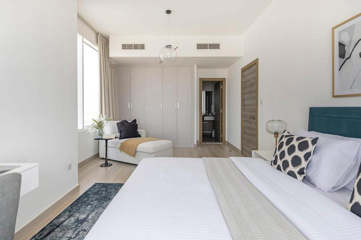 Frank Porter - Bloom Tower Apartment