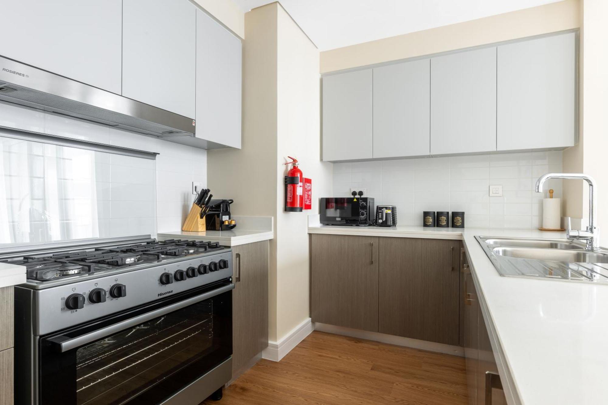 Magnificent - Luxurious 3+ 1 Bedroom Located In Downtown *