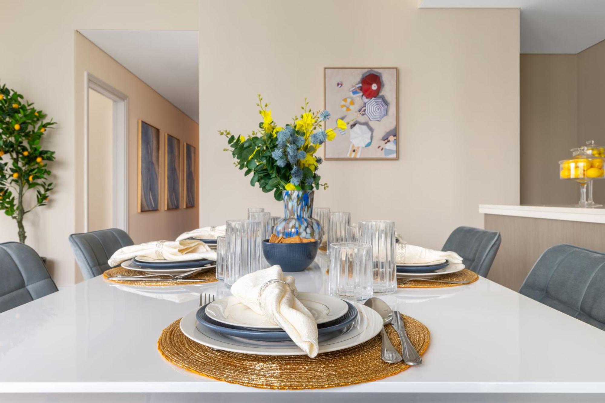 Apartment Magnificent - Luxurious 3+ 1 Bedroom Located In Downtown *