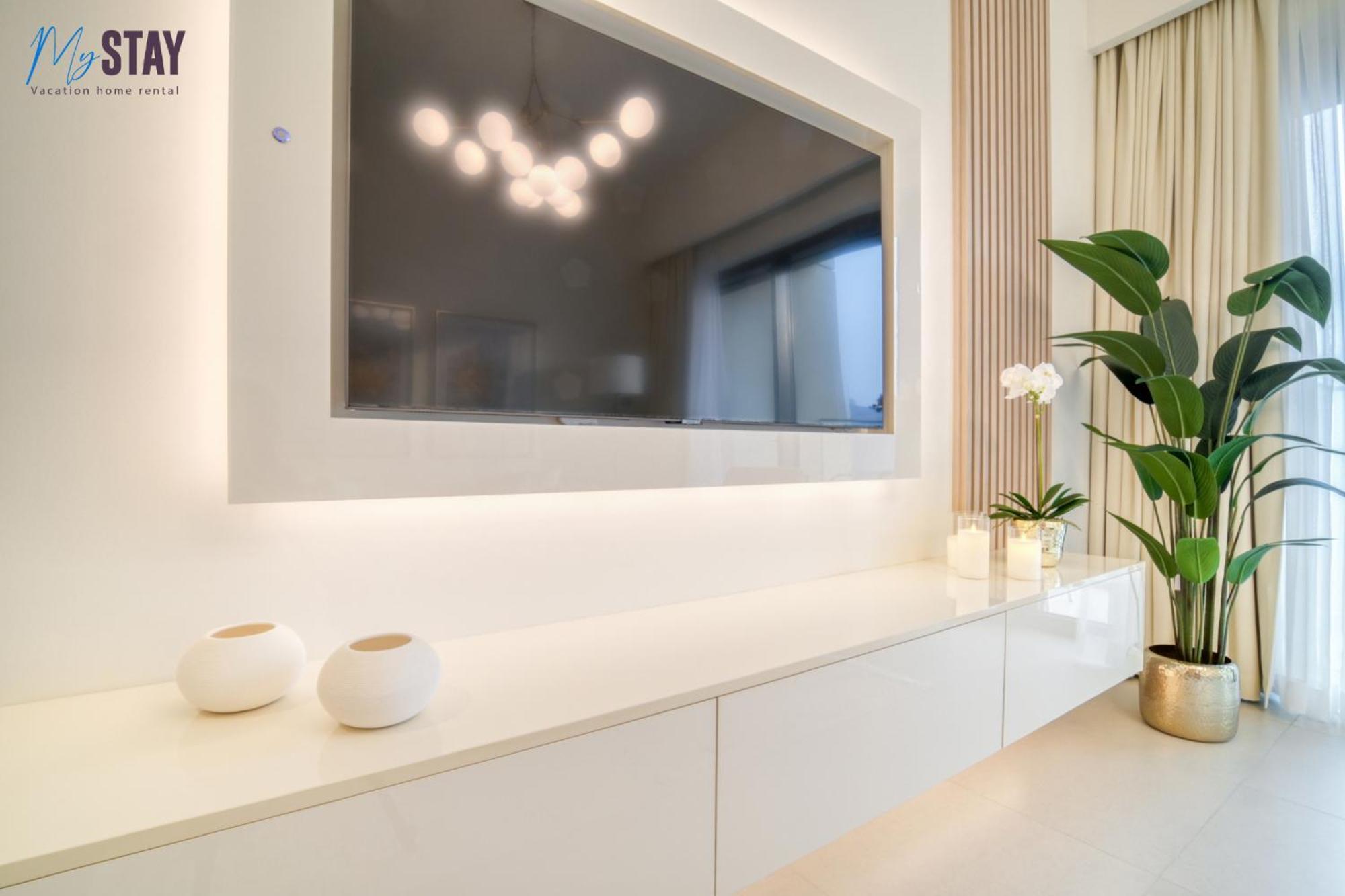 Burj Khalifa View - Exceptional 2 Bedroom Apartment