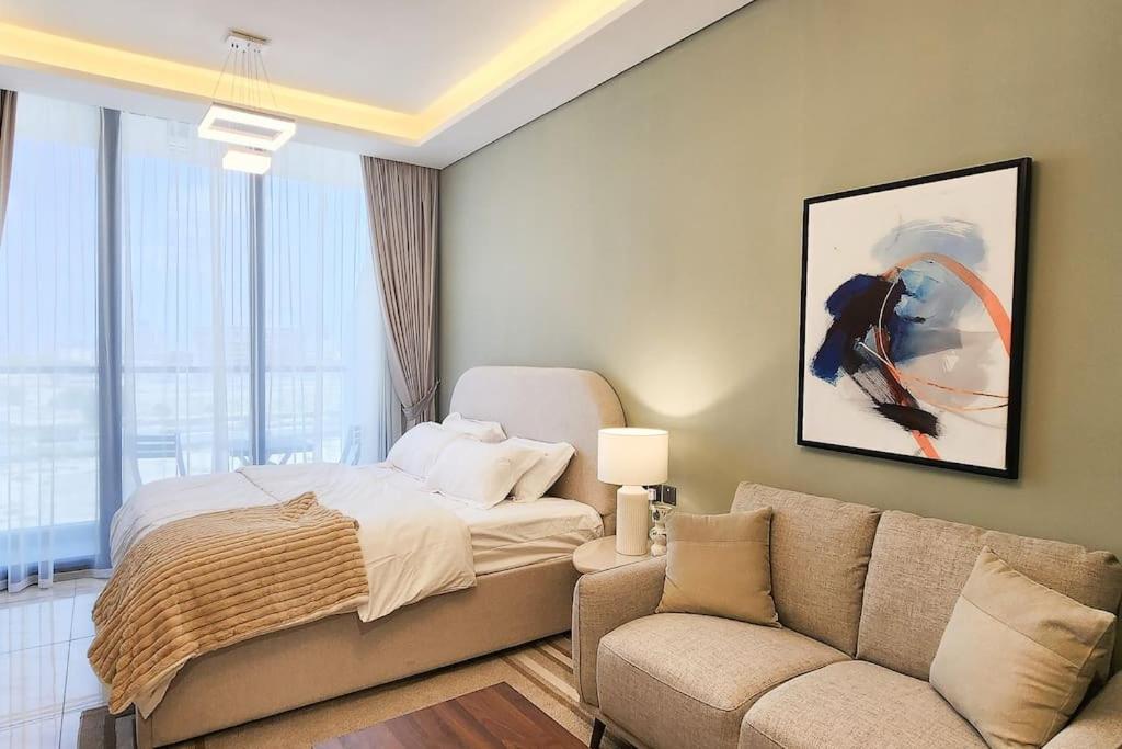 Comfy With Sky View In Daire Dubai