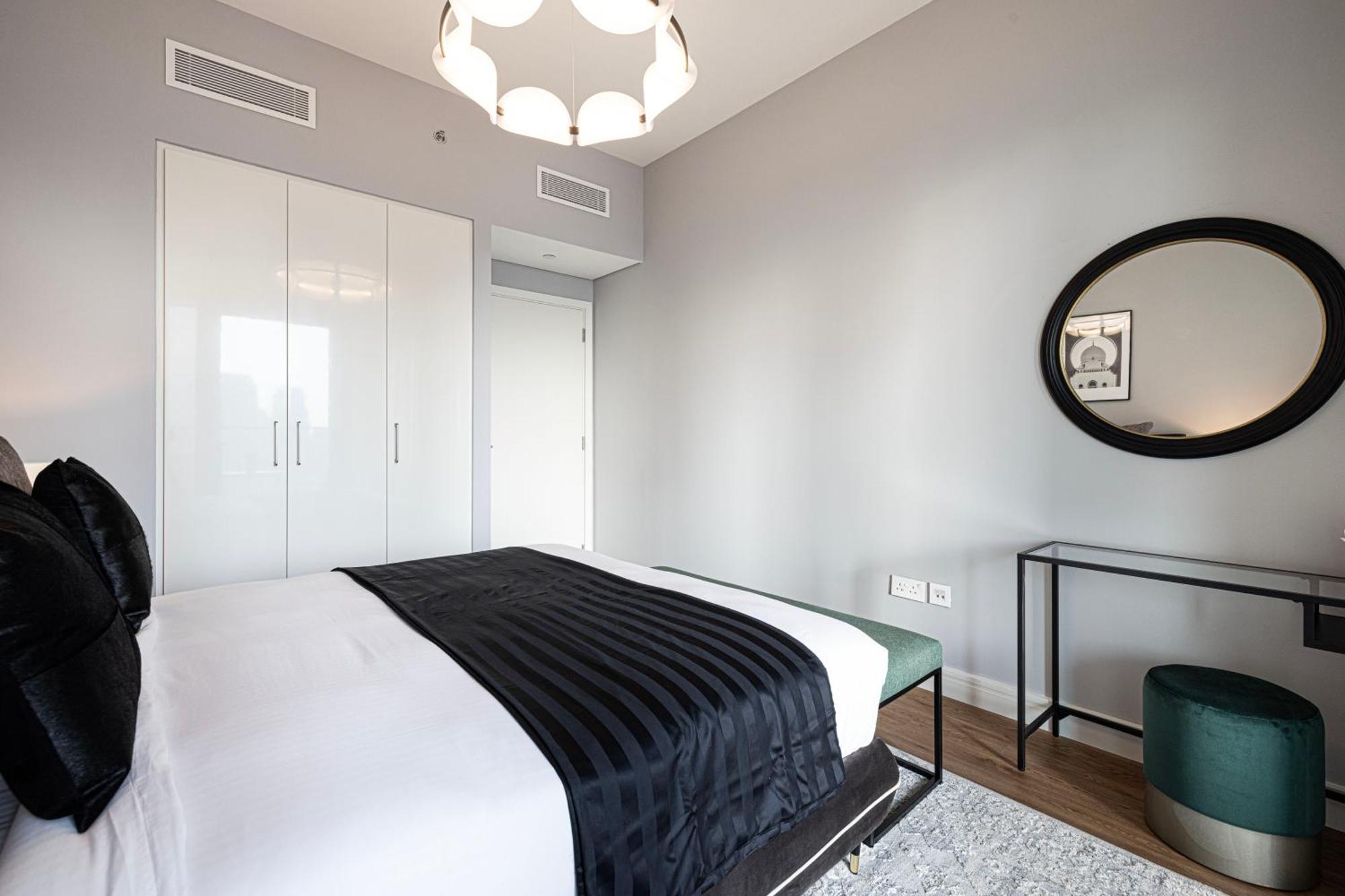 Magnificent - Luxurious 3+ 1 Bedroom With Burj Khalifa View