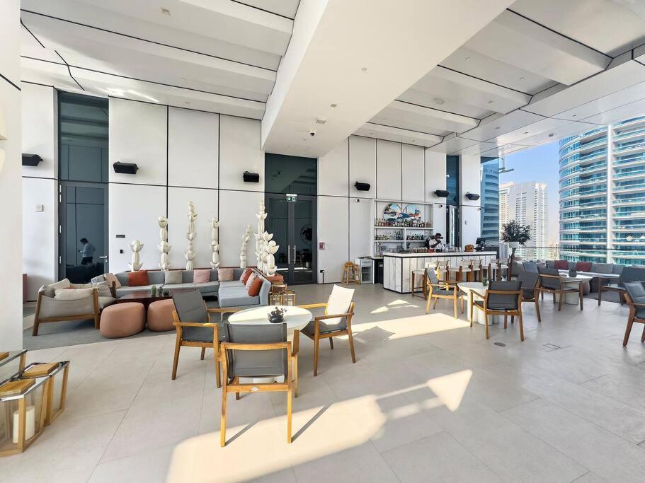 First Class 1br Vida Vista Elegance Apartment