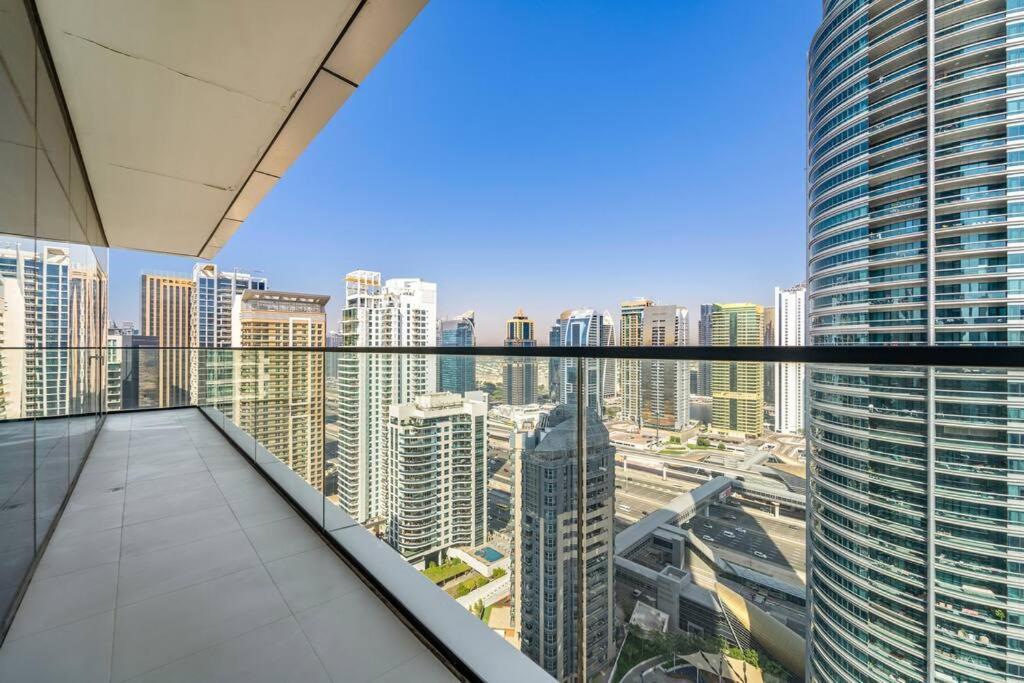 First Class 1br Vida Vista Elegance Apartment