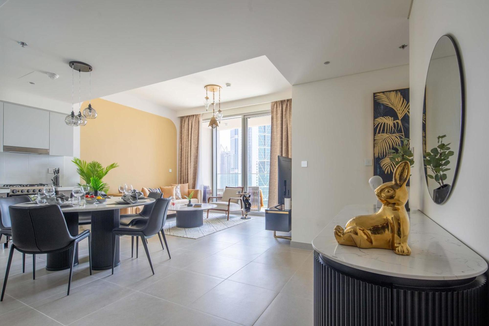 Frank Porter - Tower 1 Apartment *