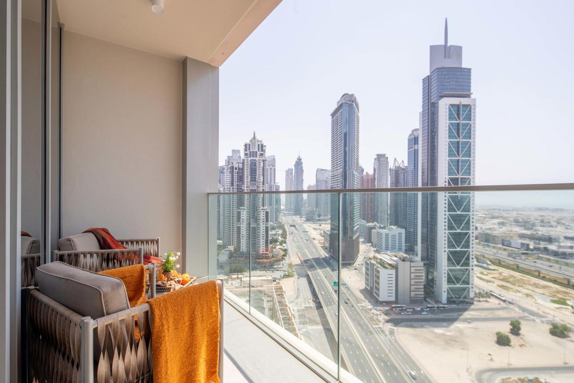 Frank Porter - Tower 1 * Dubai