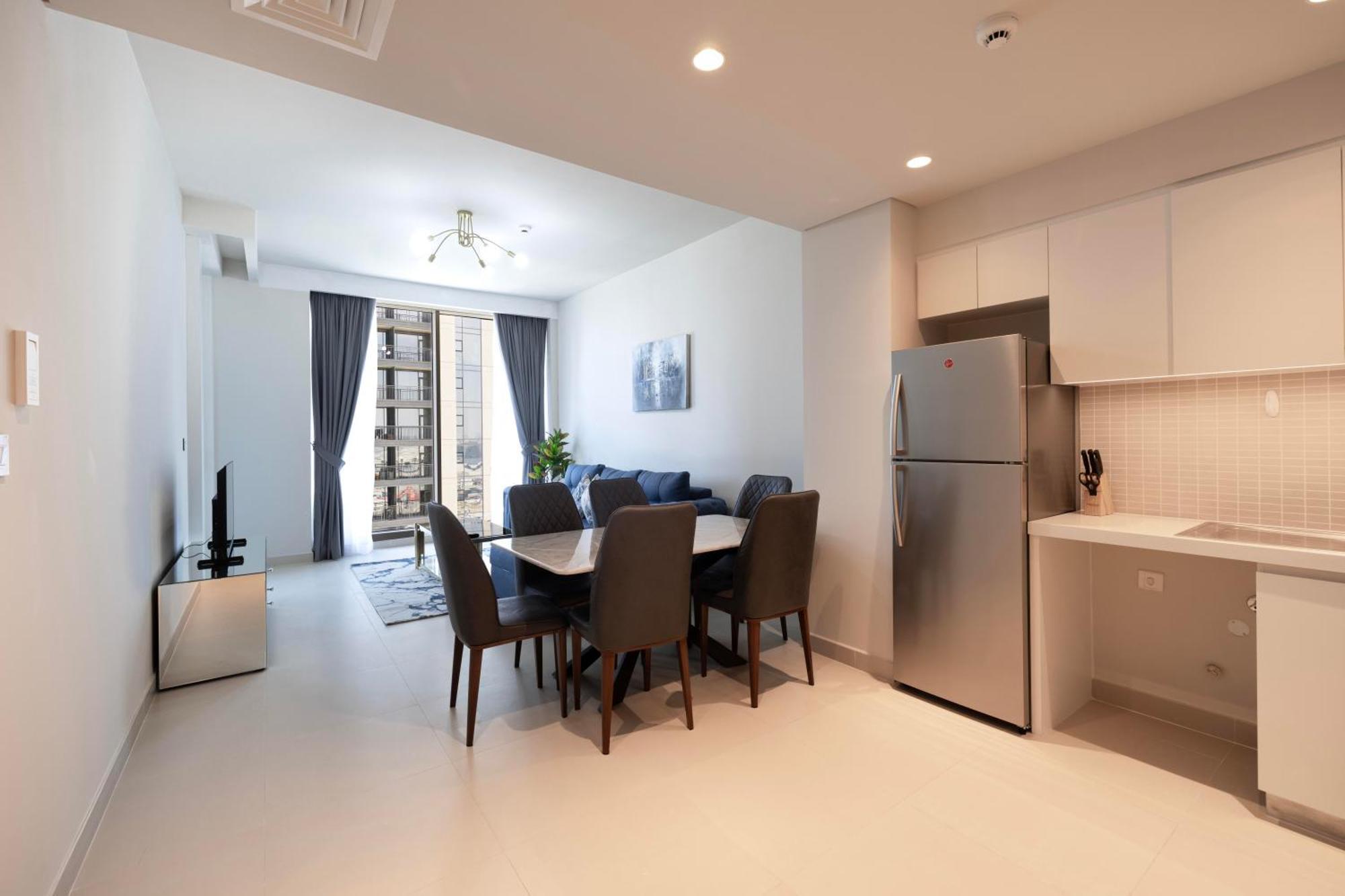 Vibrant Living In The Center At Creek Apartment Dubai