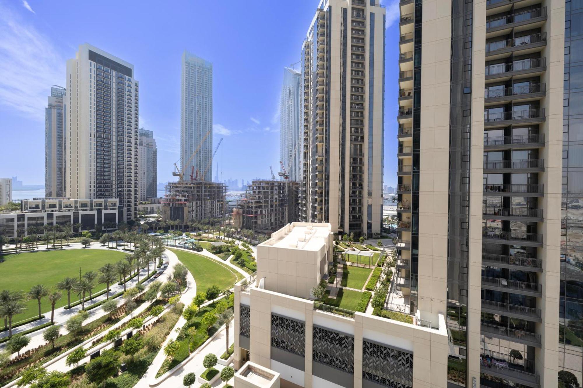 Vibrant Living In The Center At Creek Apartment