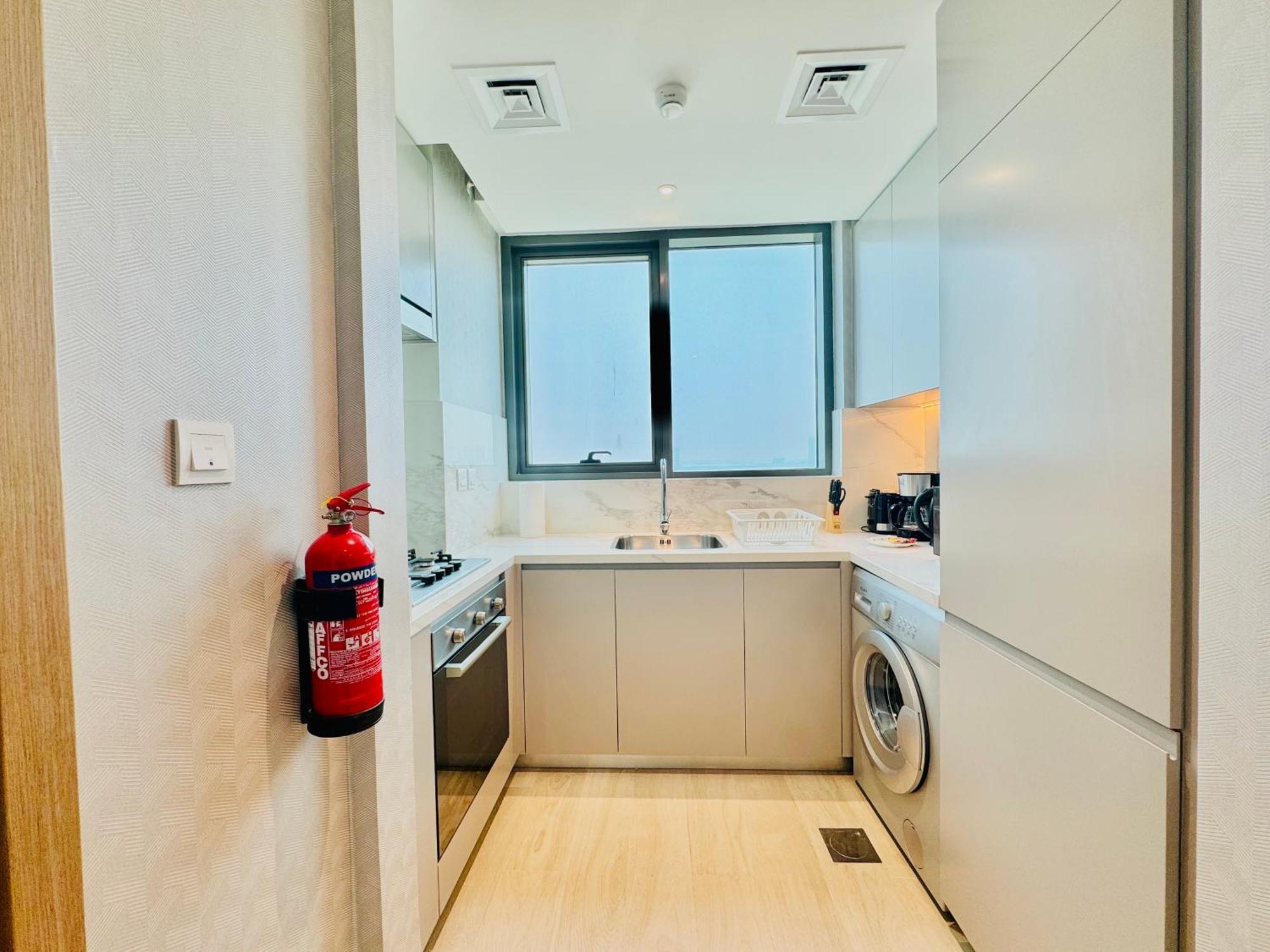 Venduras - Skyline View Farhad Azizi Al Jaddaf Apartment *