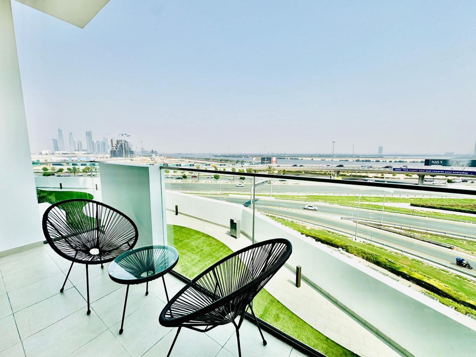 Venduras - Skyline View Farhad Azizi Al Jaddaf Apartment *
