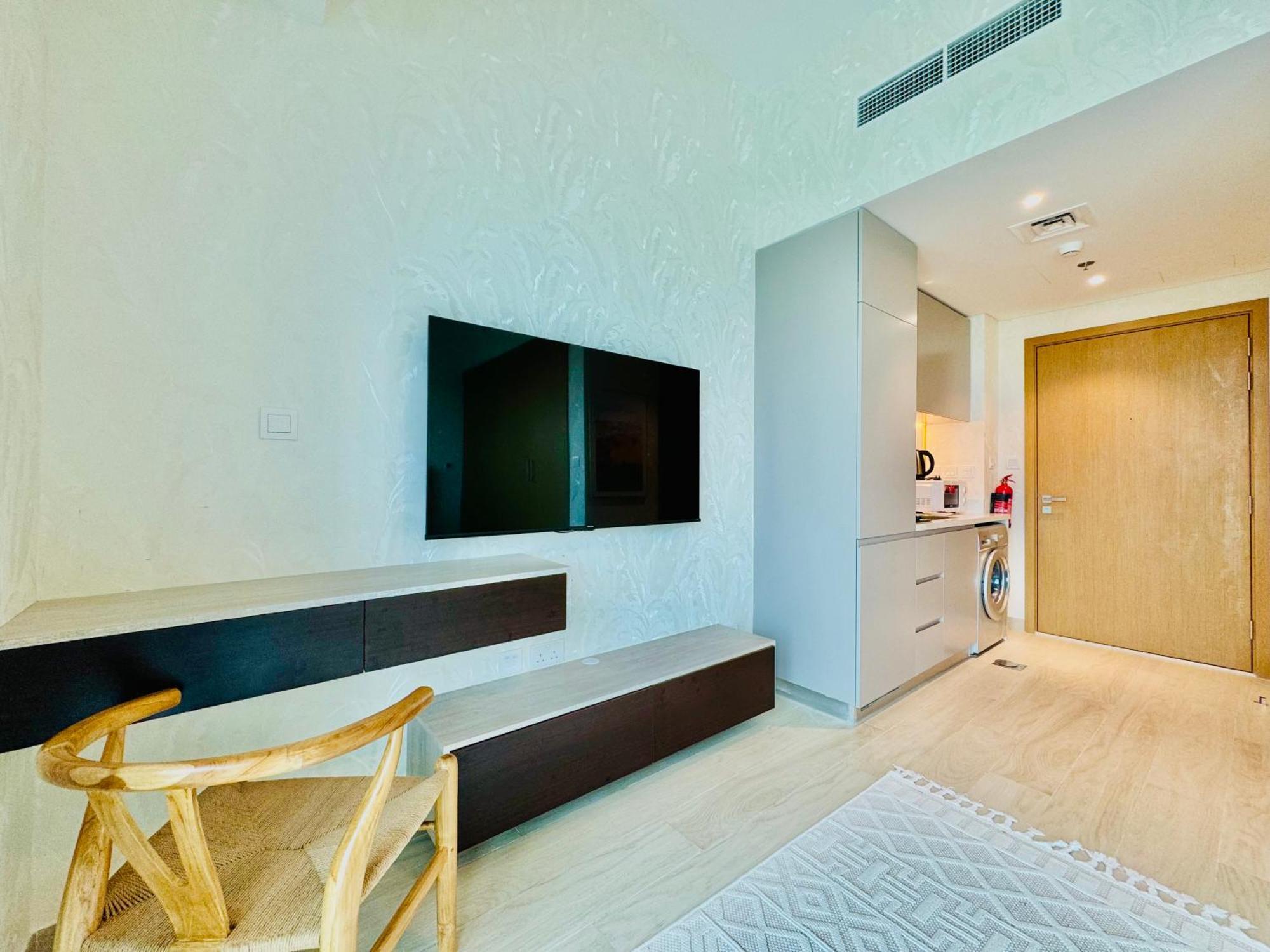 Venduras - Skyline View Farhad Azizi Al Jaddaf Apartment Dubai