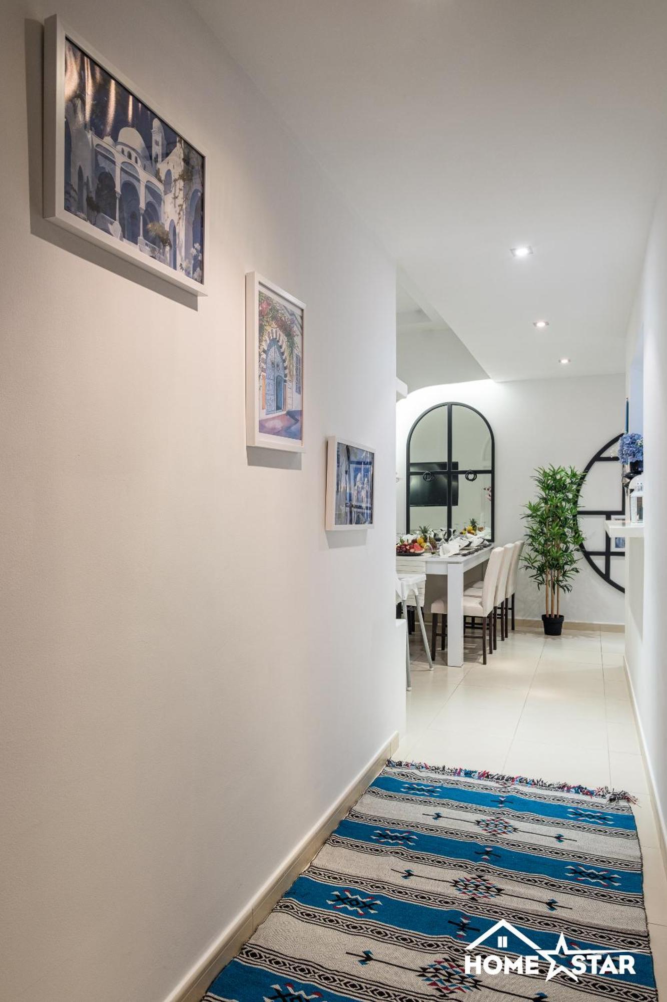 Marina & Views, Pool, Art Haven! Near Cafes *