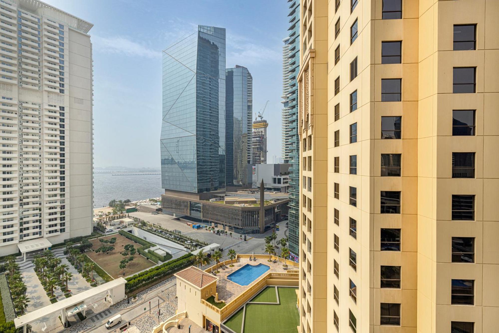 Seafront Newly Renovated 2br In Jbr Dubai