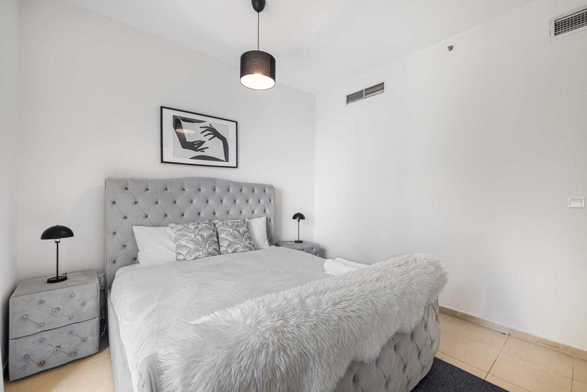 Seafront Newly Renovated 2br In Jbr Apartment *