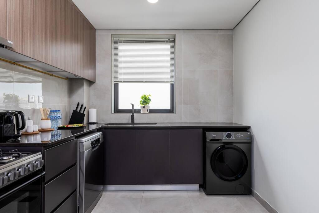 Waves - Stylish 1br Close To Img World & Global Village