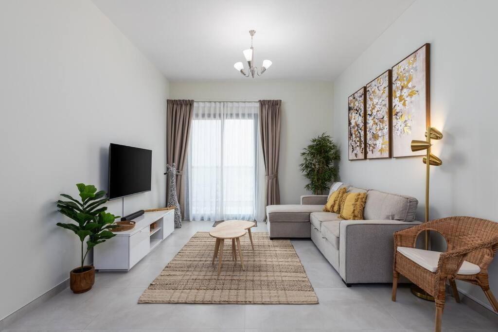 Apartment Waves - Stylish 1br Close To Img World & Global Village