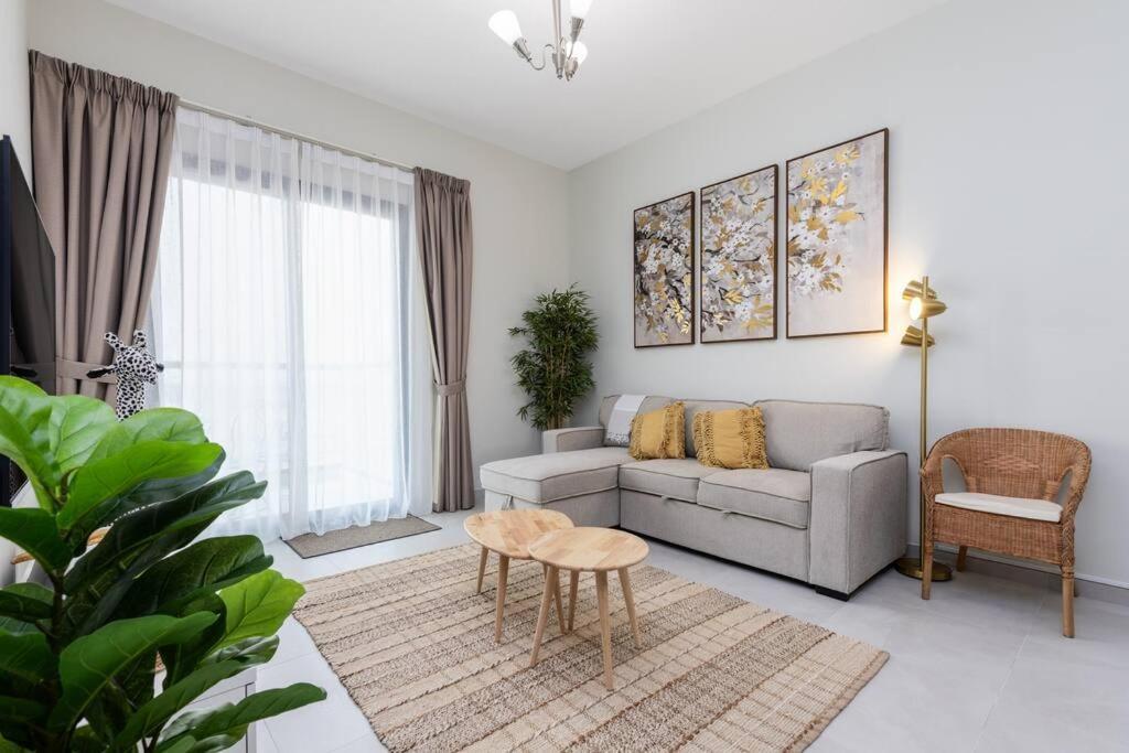 Waves - Stylish 1br Close To Img World & Global Village Apartment Dubai