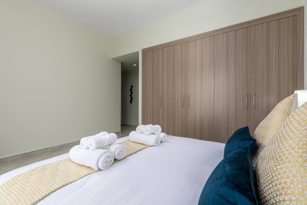 Waves - Stylish 1br Close To Img World & Global Village Dubai